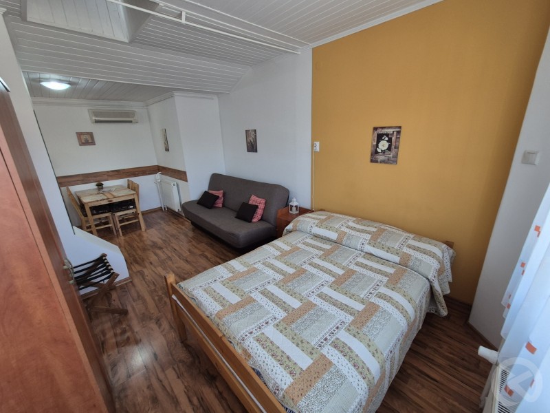 Roxanna Apartman Jula 710722 thumb